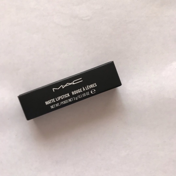 New Mac Lipstick In Beatrix Limited Edition Nwt